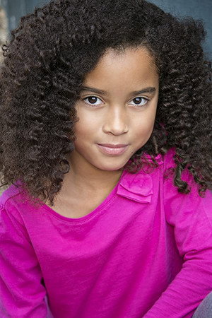 Dakota Baccelli in Let s Scare Julie