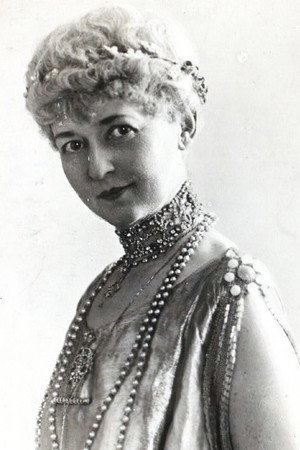 Helen Lowell in The Dragon Murder Case