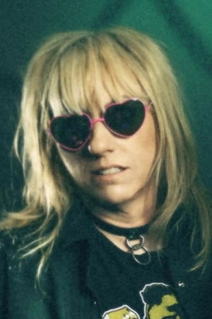 Suzi Gardner in L7: Pretend We're Dead