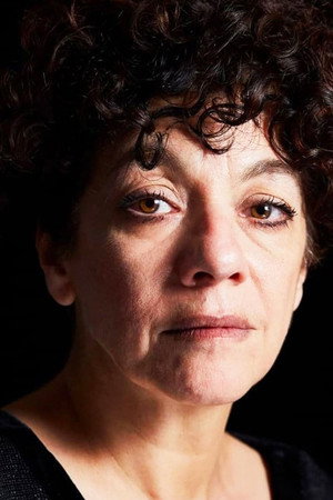 Mónica Raiola in Dóberman