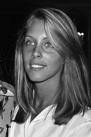 Sandy Farina in Sgt  Pepper s Lonely Hearts Club Band