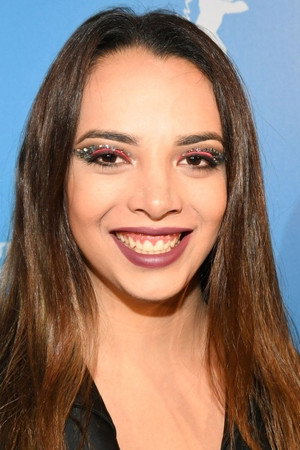 Anne Celestino in Alice Júnior Summer Break